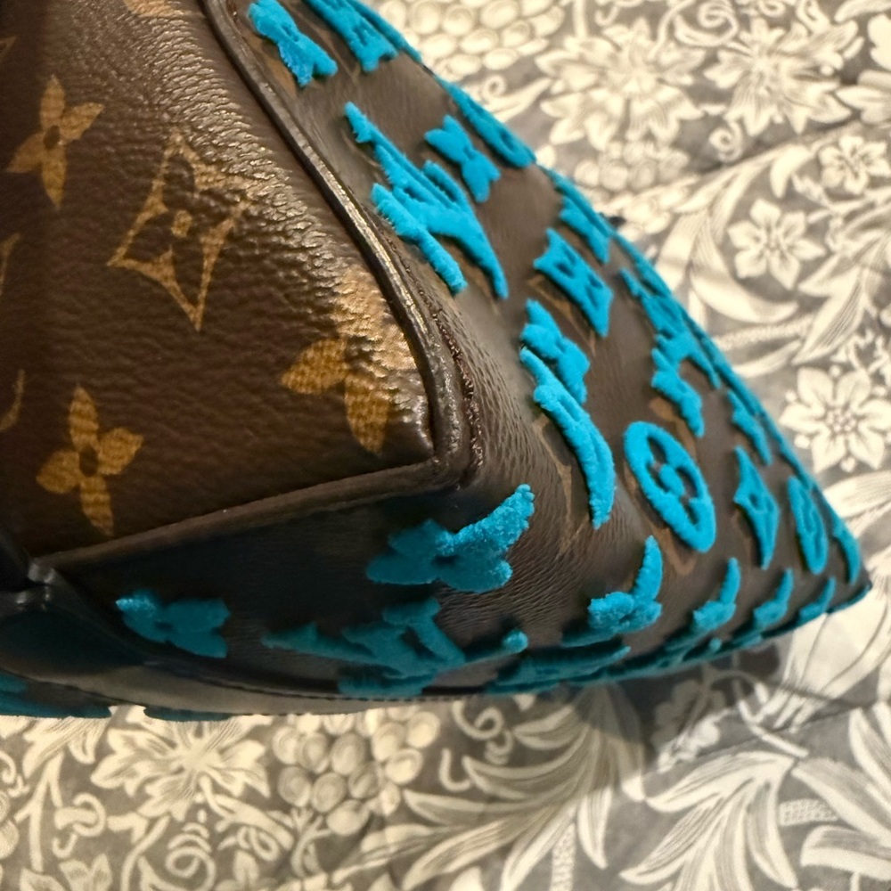 Louis Vuitton crossbody RARE - Picture 12 of 16